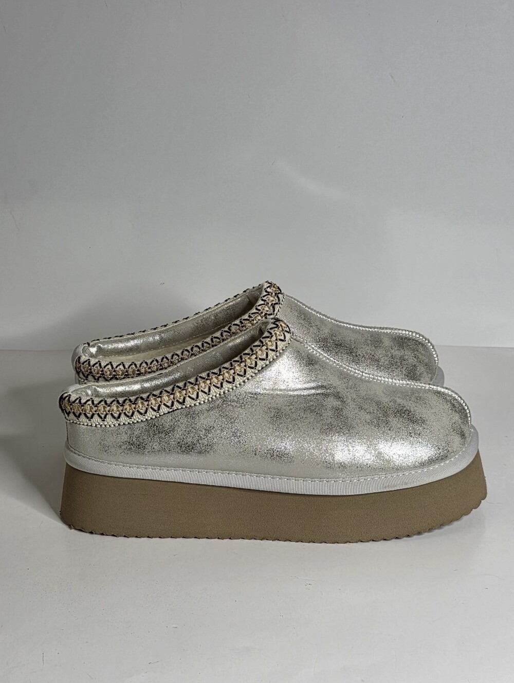 Corkys Pillow Talk Washed Silver Metallic Faux Leather Platform Slippers - Sz 10